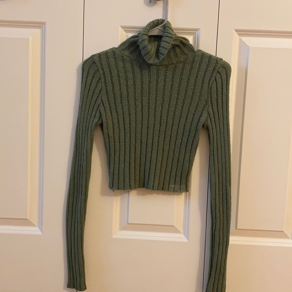 Green Long Sleeve Turtleneck Shirt